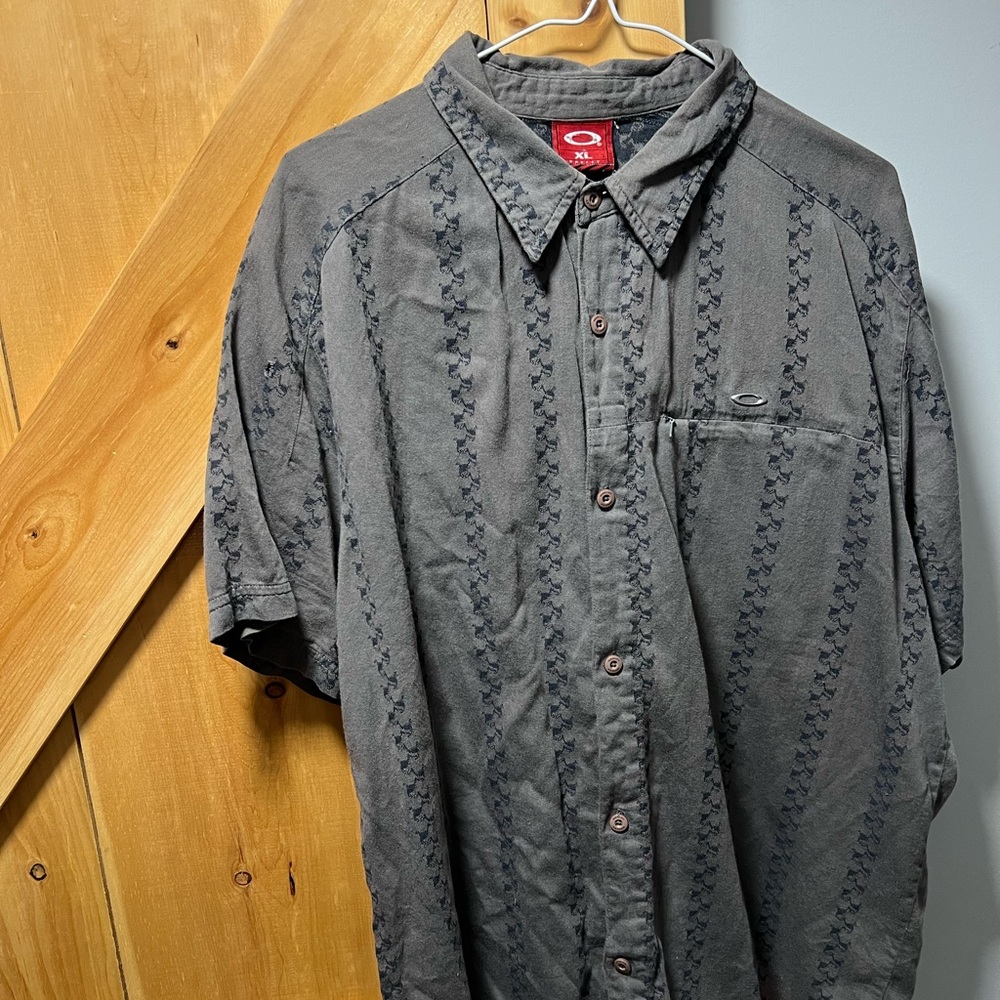Oakley Gray Casual Button Down Shirt with Vertical Stripes